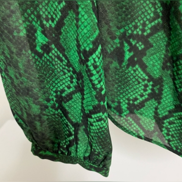 Michael Kors Snakeskin Print Blouse Size Small - Picture 3 of 3